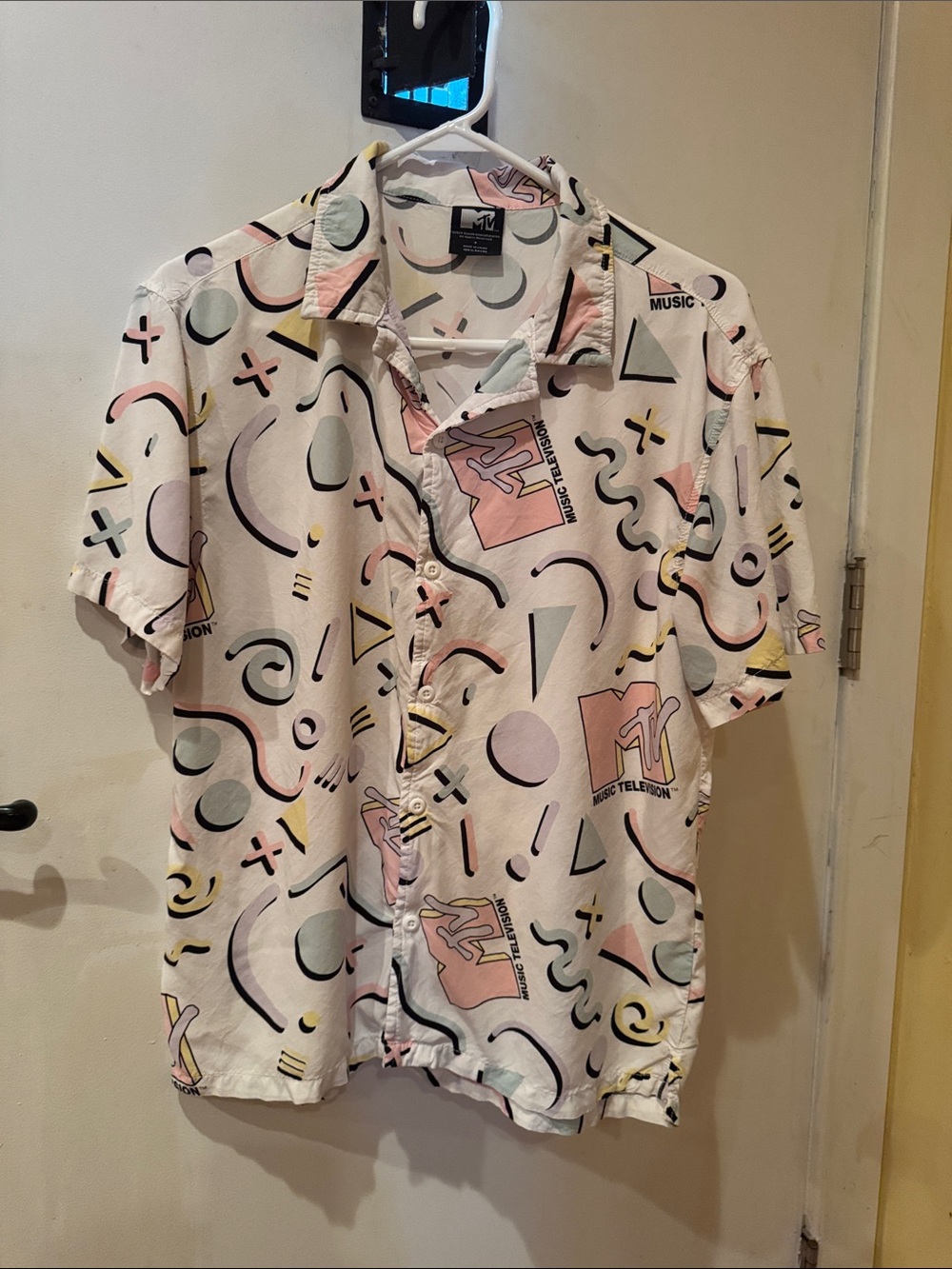 MEN’s MTV Pastel Geometric Short-Sleeve Button-Down Shirt size SMALL (36-38)